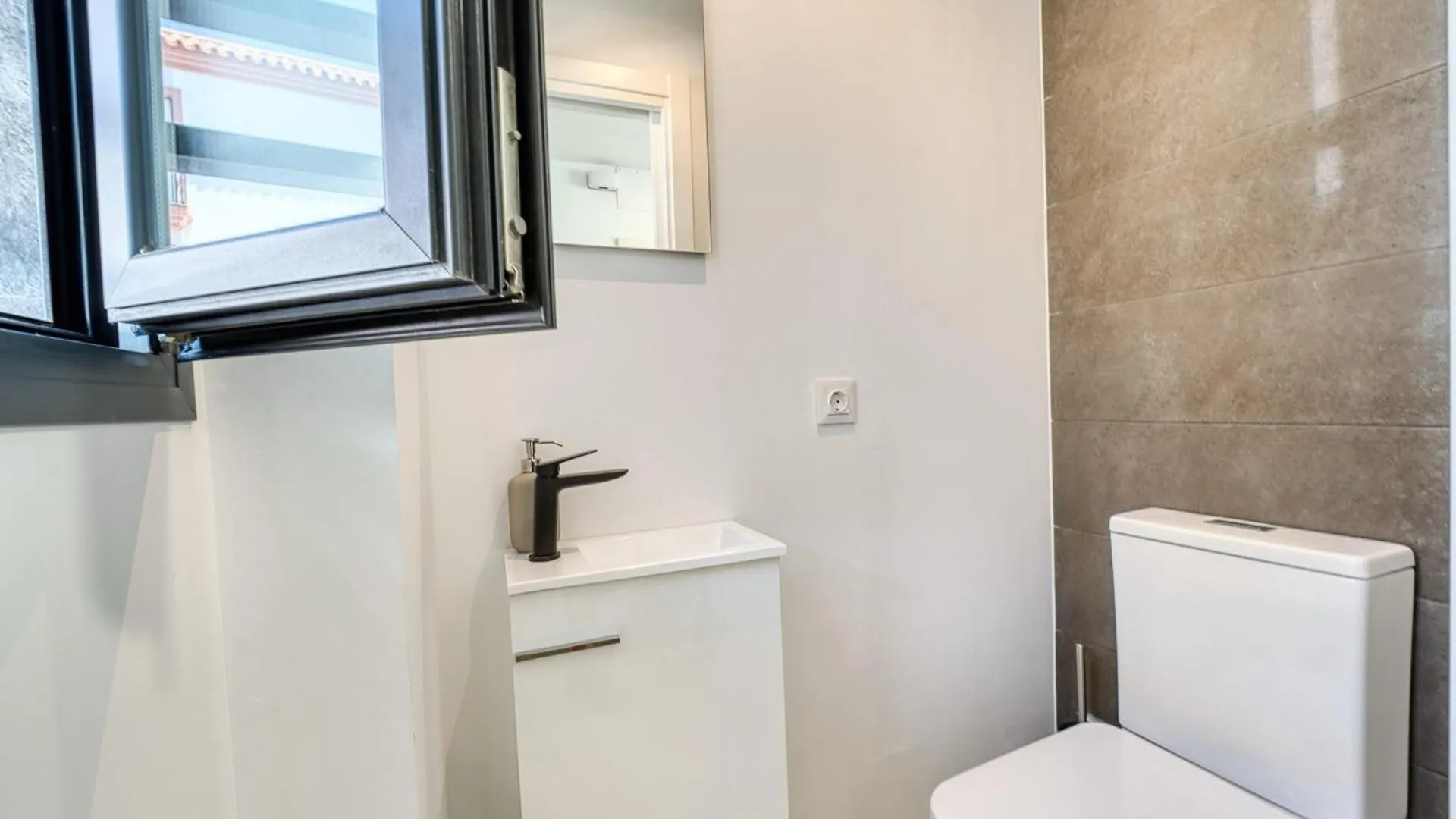 3023 Modern Townhouse In Cancelada Estepona 0*,  Espagne